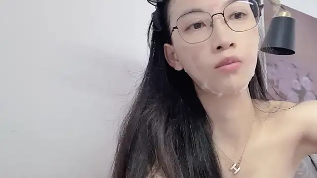 Snapshot of Lili-2 chatting on May 2026 06:31:02 AM Lili-2 online show from May 2026 06:31:02 AM