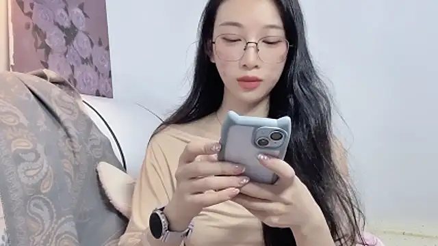 Snapshot of Lili-2 chatting on May 2026 01:29:02 PM Lili-2 online show from May 2026 01:29:02 PM