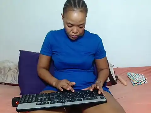 Snapshot of Feathergal69_ chatting on May 2026 08:15:01 PM Feathergal69 online show from May 2026 08:15:01 PM