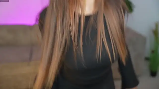 Julia  Star  online show from October 2025 07:09:01 AM