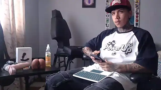 Snapshot of Nickhot0609 chatting on January 2025 08:14:02 PM Nickhot0609 online show from January 2025 08:14:02 PM