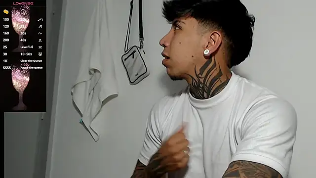 Snapshot of Nickhot0609 chatting on March 2025 03:10:02 AM Nickhot0609 online show from March 2025 03:10:02 AM