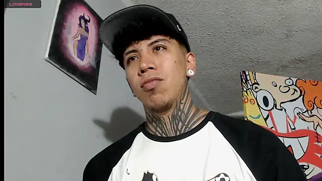 Snapshot of Nickhot0609 chatting on March 2025 10:31:02 PM Nickhot0609 online show from March 2025 10:31:02 PM