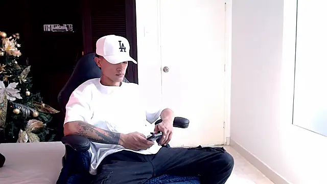 Edward Milleer online show from December 2024 02:55:01 PM