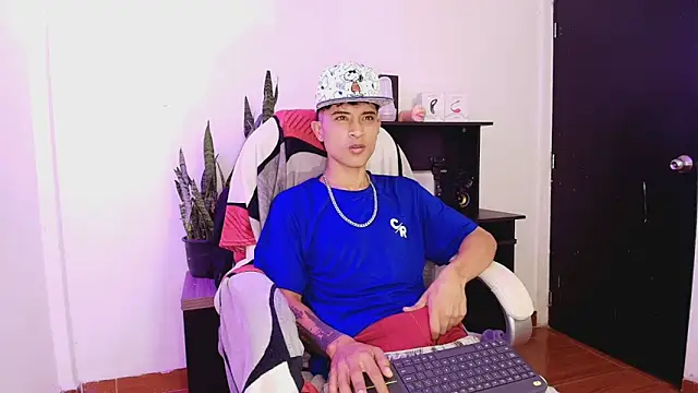 Edward Milleer online show from November 2025 03:56:01 PM