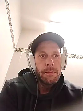 axelongshaft69 online show from February 2026 03:23:01 PM