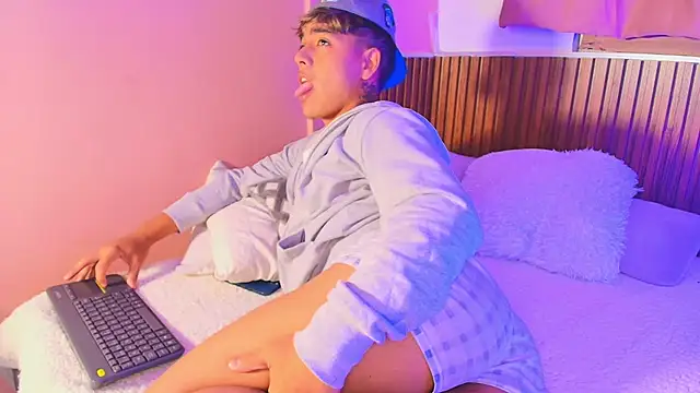 kiing azahell online show from September 2025 05:07:02 AM