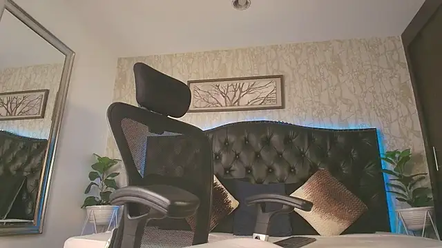 Snapshot of MattDevon chatting on February 2026 03:54:01 AM MattDevon online show from February 2026 03:54:01 AM