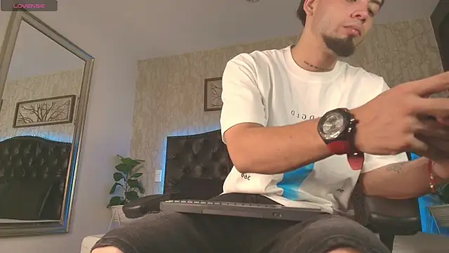 Snapshot of MattDevon chatting on February 2026 01:42:02 AM MattDevon online show from February 2026 01:42:02 AM