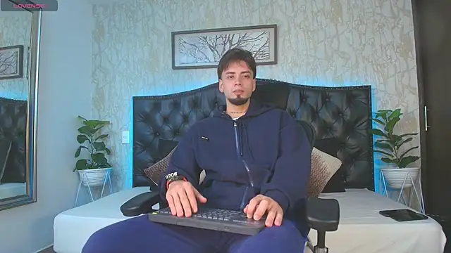 Snapshot of MattDevon chatting on February 2026 03:33:01 AM MattDevon online show from February 2026 03:33:01 AM