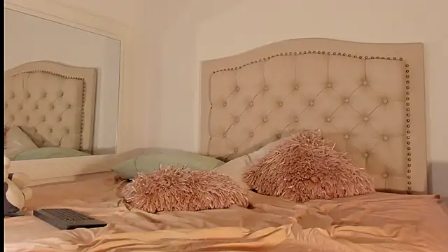 Scarlett grand online show from February 2025 05:42:01 AM