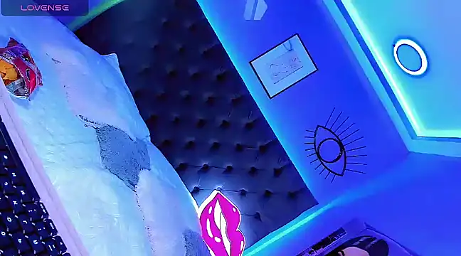 Snapshot of Hallyhott chatting on December 2024 05:27:02 AM Hallyhott online show from December 2024 05:27:02 AM