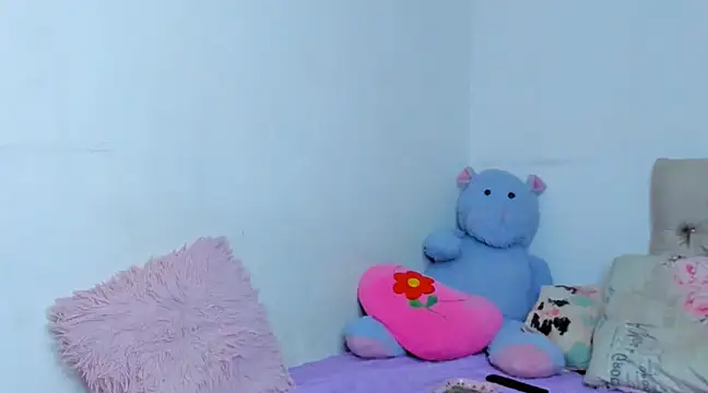 Snapshot of StassieBell chatting on December 2024 01:18:01 PM StassieBell online show from December 2024 01:18:01 PM