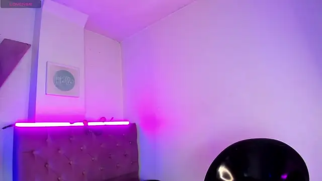 Triipsy online show from January 2025 07:38:01 PM