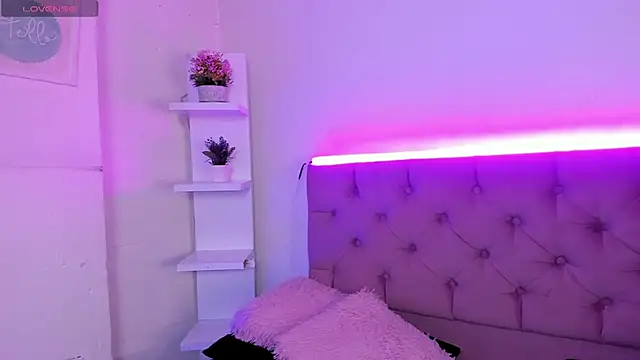 Triipsy online show from February 2025 11:10:02 PM