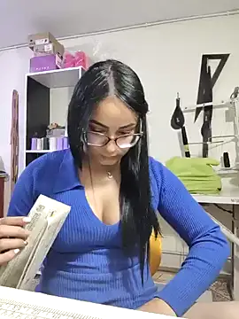 aleejhandraa online show from January 2025 08:22:02 PM