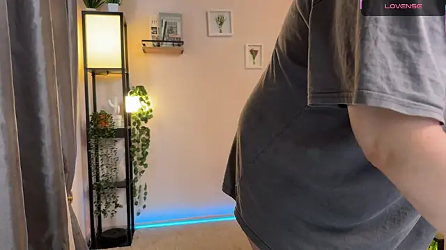 Lella Ryann  online show from November 2025 01:54:02 PM