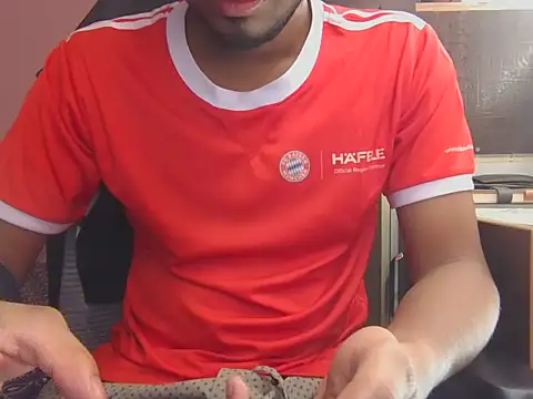 Snapshot of KissesBoyAD chatting on December 2025 01:56:02 AM KissesBoyAD online show from December 2025 01:56:02 AM