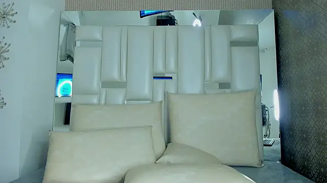 Snapshot of Valery_Foxx_ chatting on December 2024 09:51:01 AM Valery Foxx online show from December 2024 09:51:01 AM