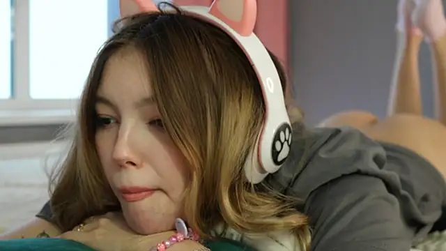 norakisses online show from March 2025 01:30:02 PM