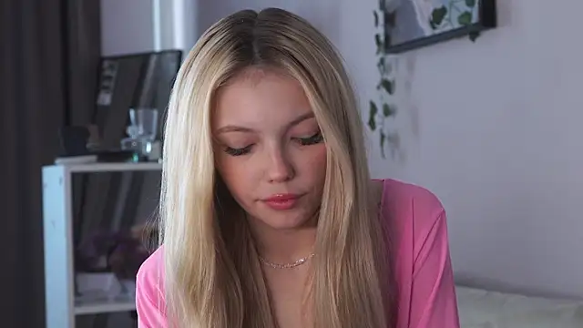 Snapshot of norakisses chatting on June 2026 07:40:02 AM norakisses online show from June 2026 07:40:02 AM