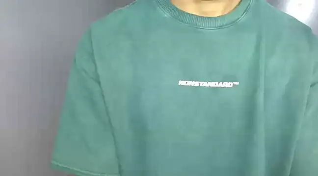 Snapshot of latino_hotxxx chatting on January 2025 04:00:02 AM latino hotxxx online show from January 2025 04:00:02 AM