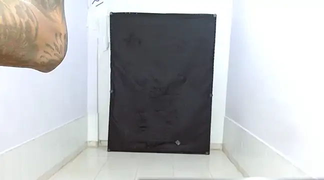 Snapshot of latino_hotxxx chatting on January 2025 04:30:02 AM latino hotxxx online show from January 2025 04:30:02 AM