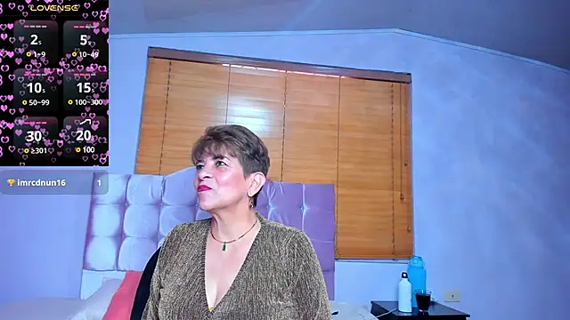 Snapshot of Angelina_Stone_65 chatting on January 2025 10:13:02 PM Angelina Stone 65 online show from January 2025 10:13:02 PM