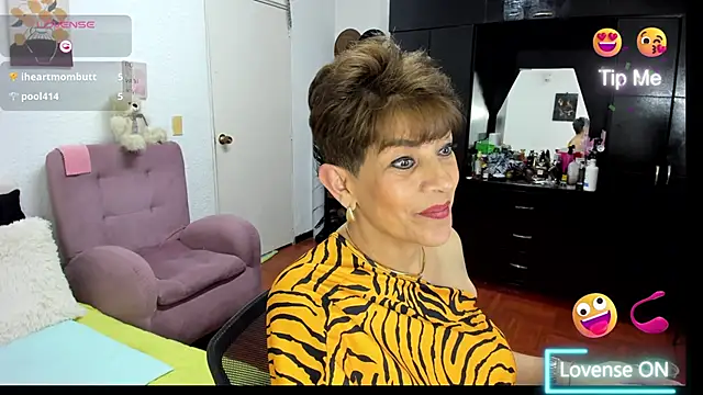 Snapshot of Angelina_Stone_65 chatting on November 2025 01:06:01 AM Angelina Stone 65 online show from November 2025 01:06:01 AM