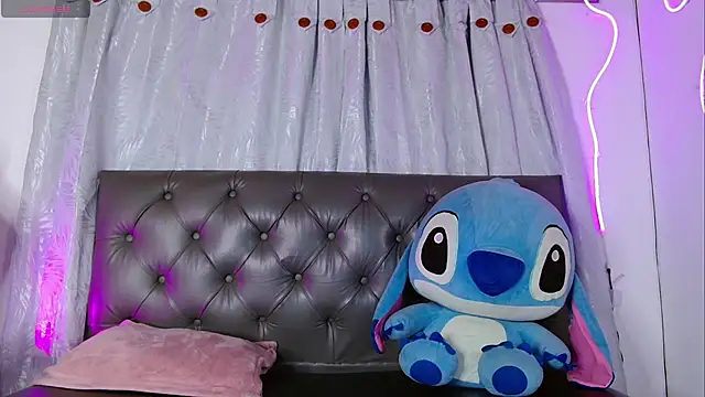 evie cloud online show from May 2026 01:34:01 AM