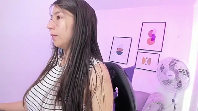 Ema louis  online show from January 2025 12:31:01 PM