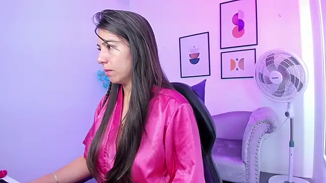 Ema louis  online show from January 2025 12:39:02 PM