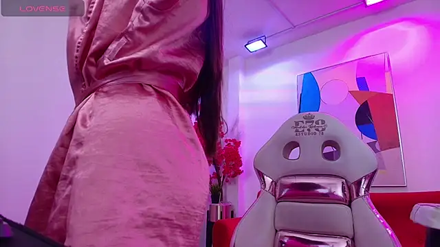 Ema louis  online show from October 2025 12:39:02 PM