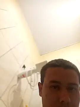 Mateus3040 online show from December 2024 09:28:01 PM