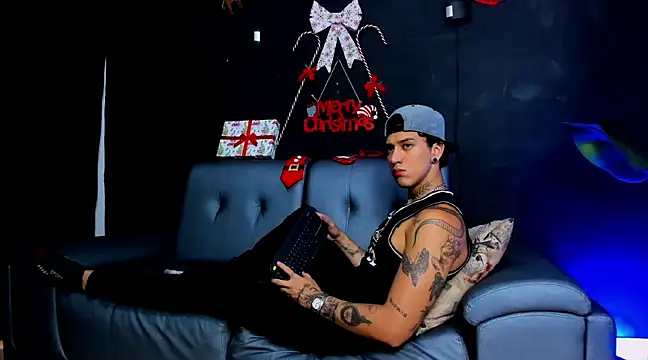 Snapshot of JUSTIN_FULLER1 chatting on December 2024 01:51:01 PM JUSTIN FULLER1 online show from December 2024 01:51:01 PM