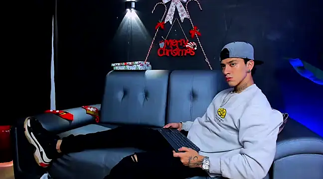 Snapshot of JUSTIN_FULLER1 chatting on December 2024 01:55:01 PM JUSTIN FULLER1 online show from December 2024 01:55:01 PM