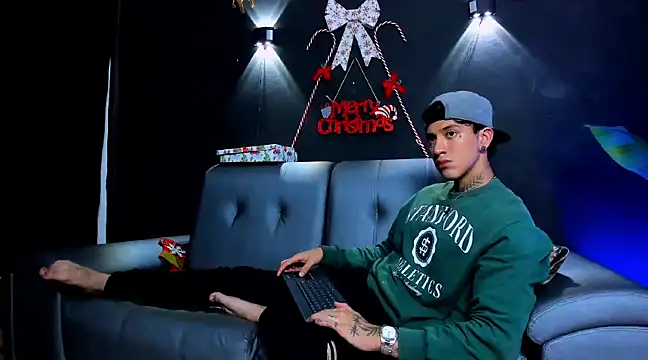 Snapshot of JUSTIN_FULLER1 chatting on December 2024 07:48:02 PM JUSTIN FULLER1 online show from December 2024 07:48:02 PM