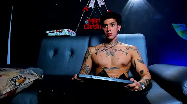 Snapshot of JUSTIN_FULLER1 chatting on December 2024 11:05:01 PM JUSTIN FULLER1 online show from December 2024 11:05:01 PM