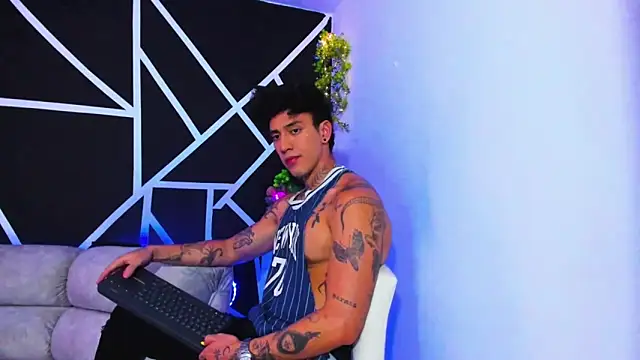 Snapshot of JUSTIN_FULLER1 chatting on February 2025 08:30:01 PM JUSTIN FULLER1 online show from February 2025 08:30:01 PM