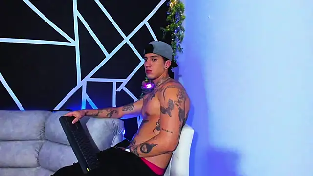 Snapshot of JUSTIN_FULLER1 chatting on February 2025 11:32:01 PM JUSTIN FULLER1 online show from February 2025 11:32:01 PM