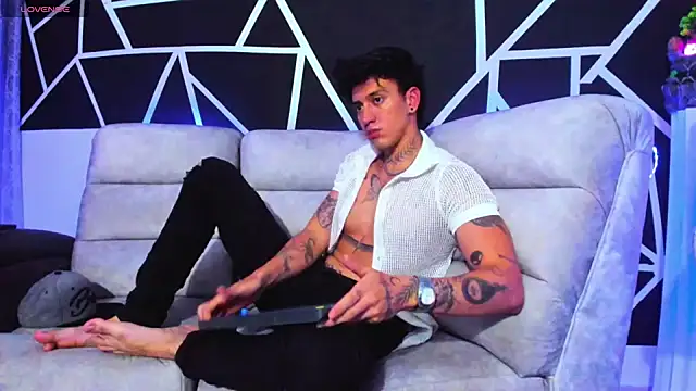 Snapshot of JUSTIN_FULLER1 chatting on February 2025 01:02:01 AM JUSTIN FULLER1 online show from February 2025 01:02:01 AM