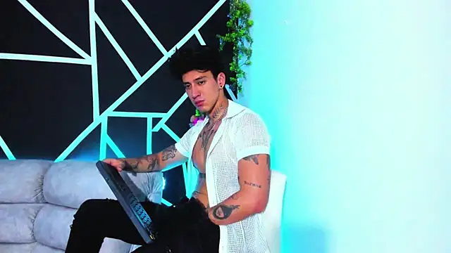 Snapshot of JUSTIN_FULLER1 chatting on February 2025 12:42:01 AM JUSTIN FULLER1 online show from February 2025 12:42:01 AM