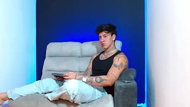 JUSTIN FULLER1 online show from December 2025 03:41:02 PM