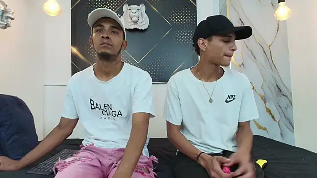 Snapshot of JordanAndAndrew chatting on October 2025 08:07:01 PM JordanAndAndrew online show from October 2025 08:07:01 PM