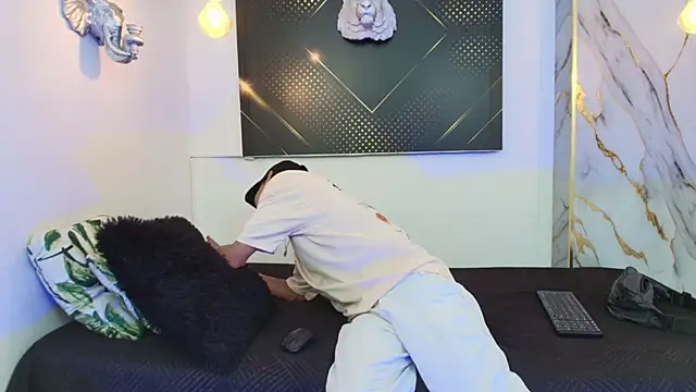 Snapshot of JordanAndAndrew chatting on October 2025 08:43:02 PM JordanAndAndrew online show from October 2025 08:43:02 PM