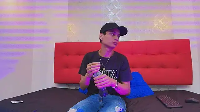 Snapshot of JordanAndAndrew chatting on November 2025 09:30:02 PM JordanAndAndrew online show from November 2025 09:30:02 PM