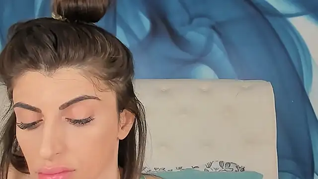 SkinnyDolly online show from September 2025 02:06:02 AM