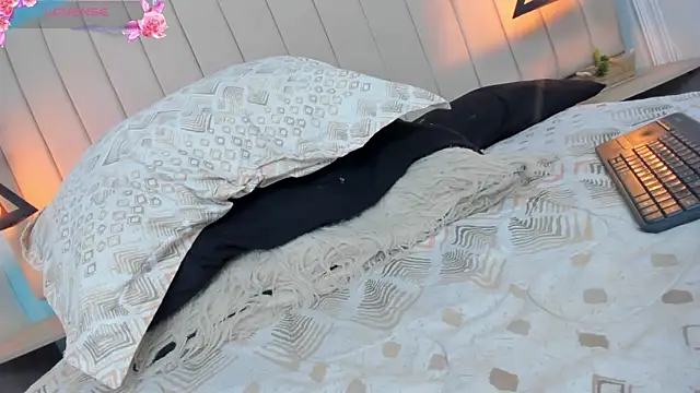 JulianaWaldo online show from January 2025 04:42:01 PM