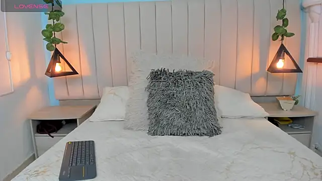 JulianaWaldo online show from February 2025 01:49:02 PM