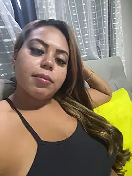 lariic online show from February 2025 05:07:01 PM